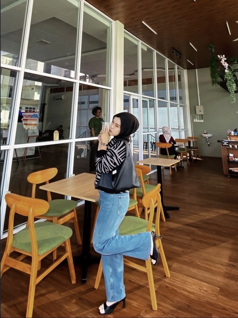 Sinyoxyzz's tweet photo. Uhmm kaos kakinya🤤 https://t.co/6IdsUgxFSa
