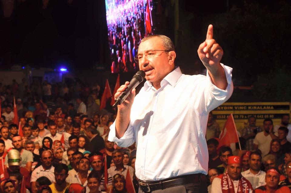 bbismailerdem's tweet photo. 15 Temmuz; tarhimizde unutulmayacak bir gündür. Vatan, Bayrak, Devlet düşmanı Fetöcülerin darbe girişimi, aziz Milletimiz tarafından bertaraf edilmiştir. 

Tüm dünyaya, bir kez daha şunu gösterdik:
“ÇANAKKALE GEÇİLMEZ”…

İstiklaline aşık bir milletiz düşeriz, kalkarız yolumuza devam ederiz. 

15 Temmuz Şehitlerimizi ve tüm Şehitlerimizi rahmetle minnetle anıyorum mekanları Cennet olsun. 

15 Temmuzu unutmadık, unutmayacağız.
                                  🇹🇷🇹🇷🇹🇷