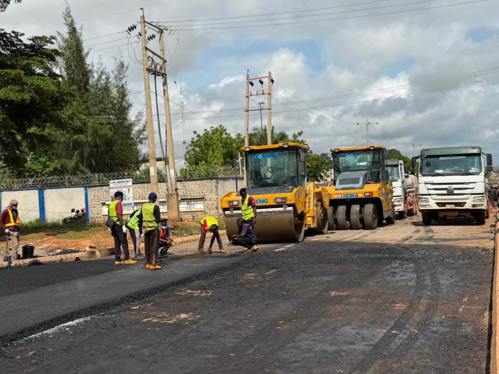 BabanHumai48818's tweet photo. Alhamdulillah Aikin Hanyar Nasarawa Zuwa Flour Mill Yana Cigaba Da Tafiya Tafiya, Wannan Yake Nuna Jajirtacewa Da Kokarin Mai Girma Gwamna Mal @ubasanius Wajen Ganin Ya Kawo Cigaba Dazai Taimaki Rayuwar Al Umma Da Kawo Masu Cigaba.

 Gwamna Mal Uba Sani Sau ✌️ Ne In Sha Allah https://t.co/D3fOqkoGpN