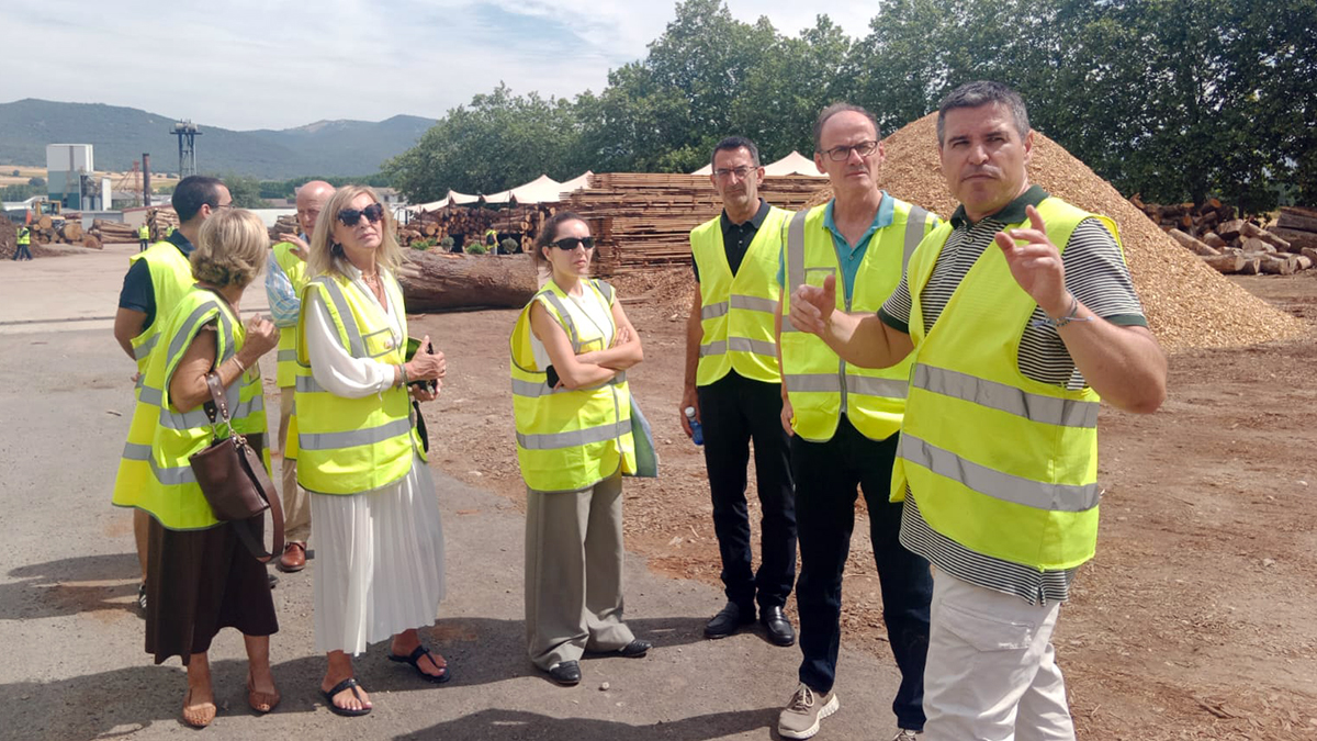 Baskegur's tweet photo. 📍 No podíamos faltar a la inauguración del nuevo aserradero de frondosa de @GrupoGamiz en Santa Cruz de Campezo (Álava). La planta cuenta con una capacidad de aserrado anual de 20.000 m3 anuales de haya, roble y fresno. ¡Una gran apuesta por crecer! Zorionak!!!! https://t.co/UlvUpa452C