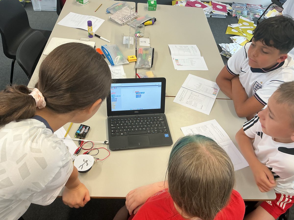 PhippsMiss1's tweet photo. Bear Island are getting creative in ICT! https://t.co/8w69C47Id3