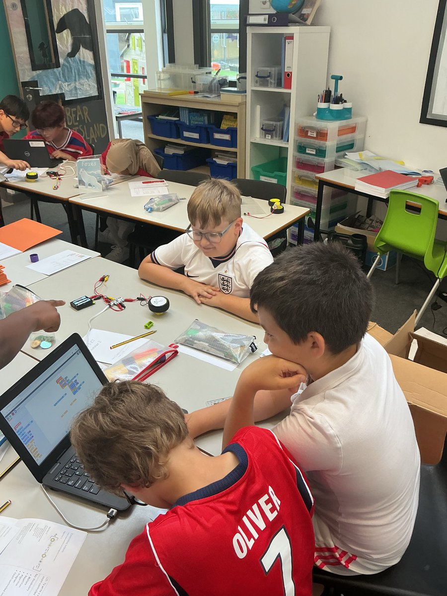 PhippsMiss1's tweet photo. Bear Island are getting creative in ICT! https://t.co/8w69C47Id3