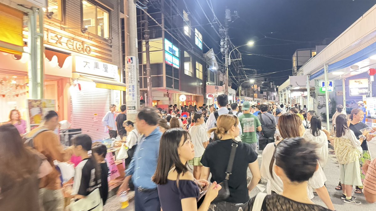 JINyuitd's tweet photo. どこの町かは言えないケドお祭り🪅‼️‼️
何か買おうか迷ったよ…でもね、並びすぎてて何も買えず😕 https://t.co/ZNyxDX4oqw