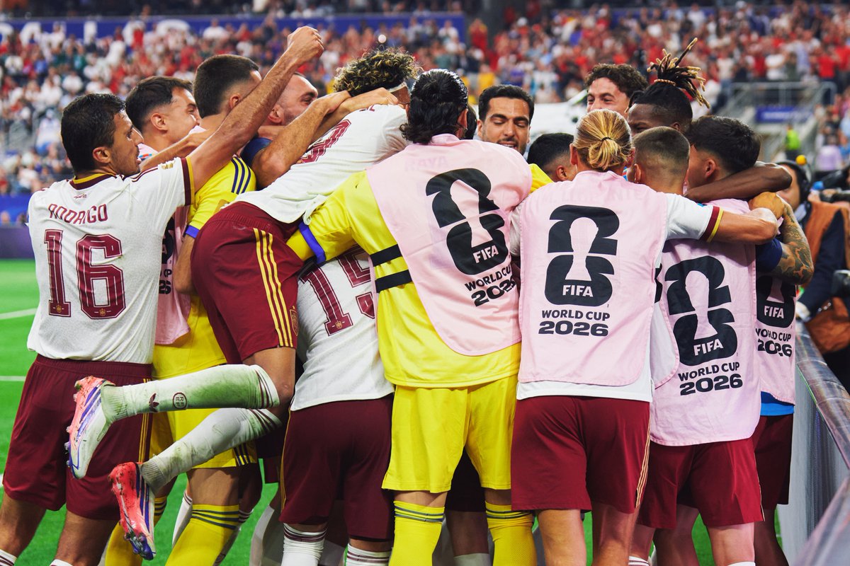 AxarquiaInforma's tweet photo. 𝗘𝘀𝗽𝗮𝗻̃𝗮 𝘀𝗲 𝗰𝗶𝘁𝗮 𝗰𝗼𝗻 𝗹𝗮 𝗵𝗶𝘀𝘁𝗼𝗿𝗶𝗮 𝗲𝘀𝘁𝗲 𝗱𝗼𝗺𝗶𝗻𝗴𝗼

La Selección Española de Fútbol ganó anoche 2-0 a Francia, y jugará el próximo domingo la final del Mundial, y luchará por su segunda estrella.

El rival se decidirá hoy entre Inglaterra o Argentina https://t.co/pWHif4jyjp