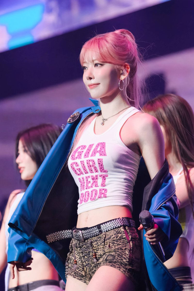 maplensakura's tweet photo. 260712 PUREFLOW DAY 2

🩷

#LE_SSERAFIM #르세라핌
#SAKURA #사쿠라 #宮脇咲良 #ックラ https://t.co/MY1ZsN7ieE