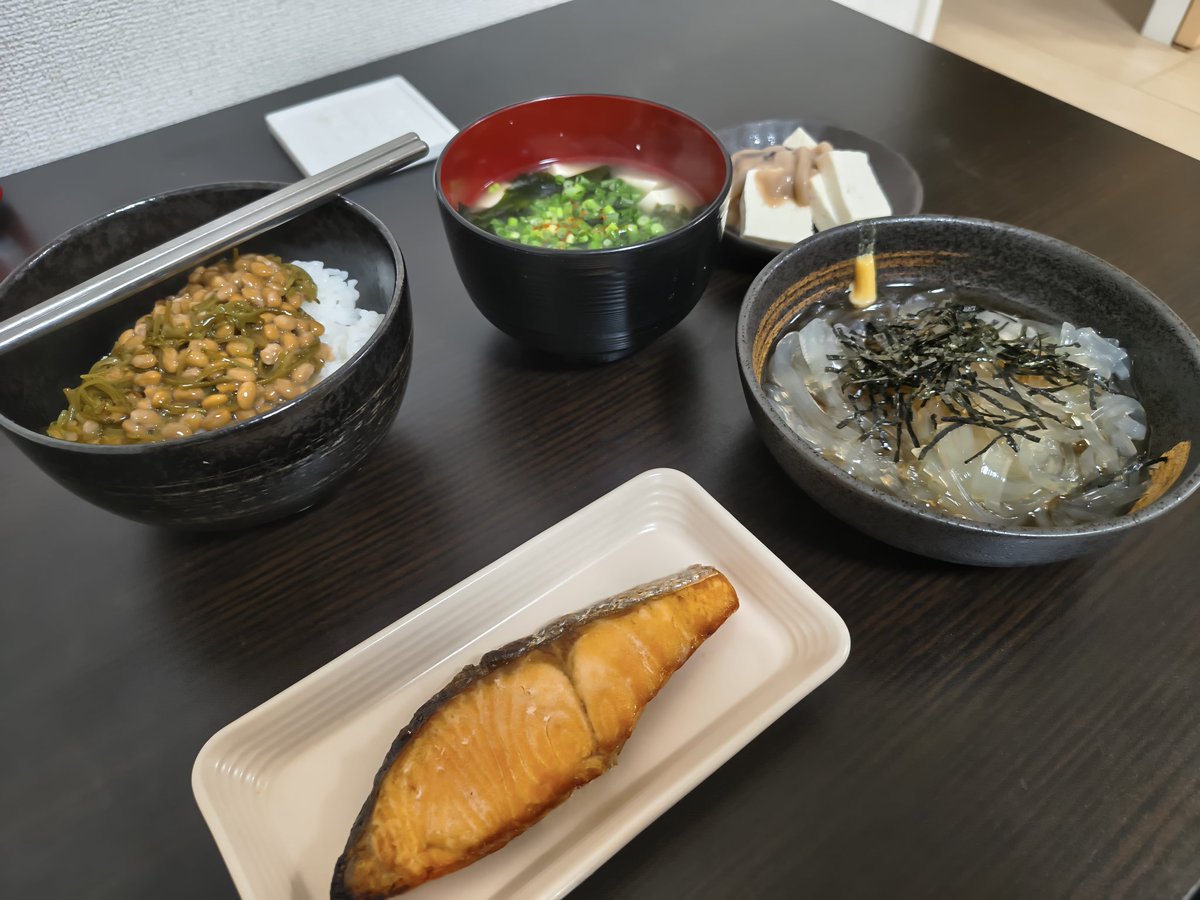 IYasuhiro1214's tweet photo. 今日は月イチの会議。
ホントに業績悪いにもかかわらず色々とご指導頂き有難い限り。
1度落ちたらなかなか上がってこれねぇのはなかなかツラい。
まぁ頑張ってやるしかないよな。
今日は会議ノ準備等で昼御飯も食べれてなかったので美味しい晩御飯でした。
 #沖縄
 #沖縄単身赴任生活
 #単身赴任ご飯 https://t.co/9PgAZwFaaQ