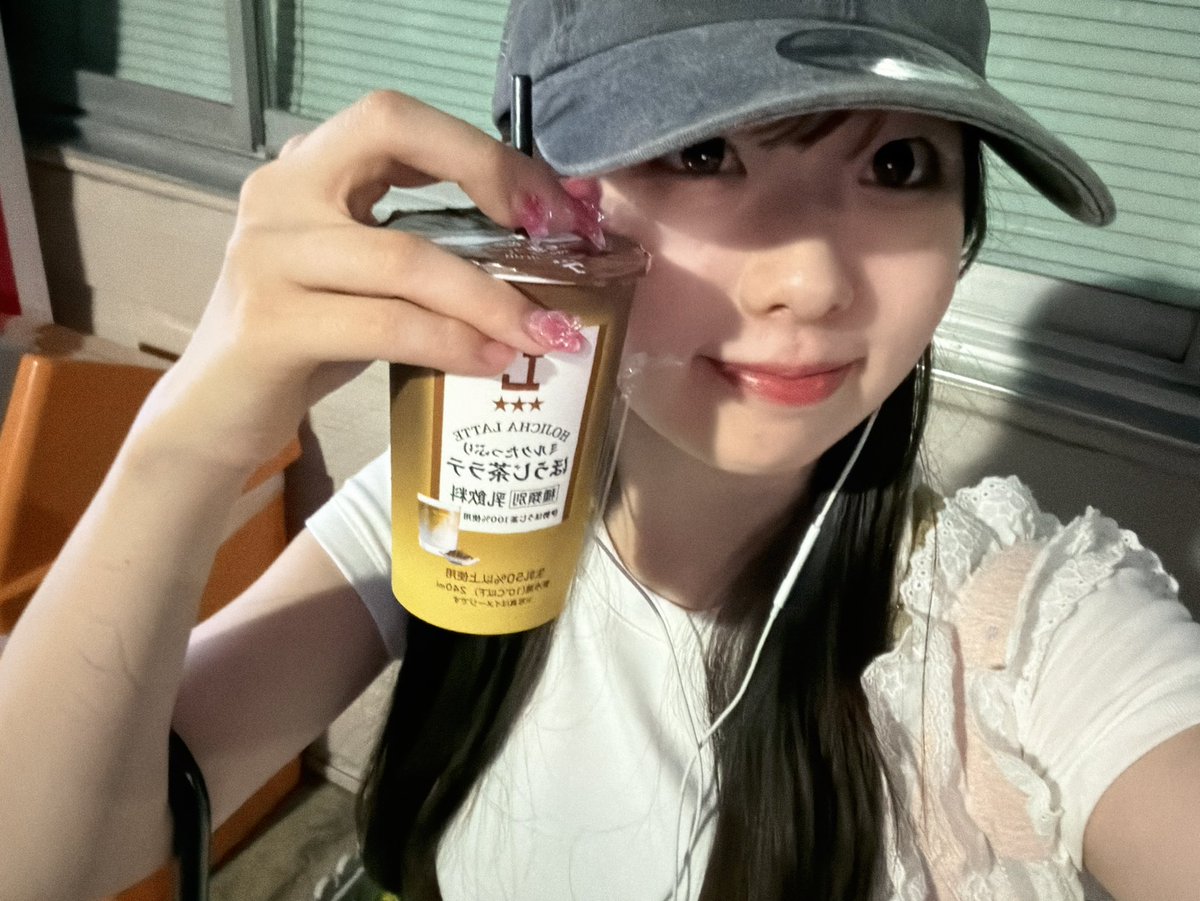 mallo_miimi's tweet photo. 今日は初めての審査会だったよ！

悔しさをたくさん感じた1日でした🥲でも、この悔しさを無駄にしたくない!!

もっと歌もダンスも頑張って、自信を持ってステージに立てるアイドルになれるように一生懸命がんばります！🎀

そして安定のほうじ茶ラテ🤎 https://t.co/1kEK7YA4KJ
