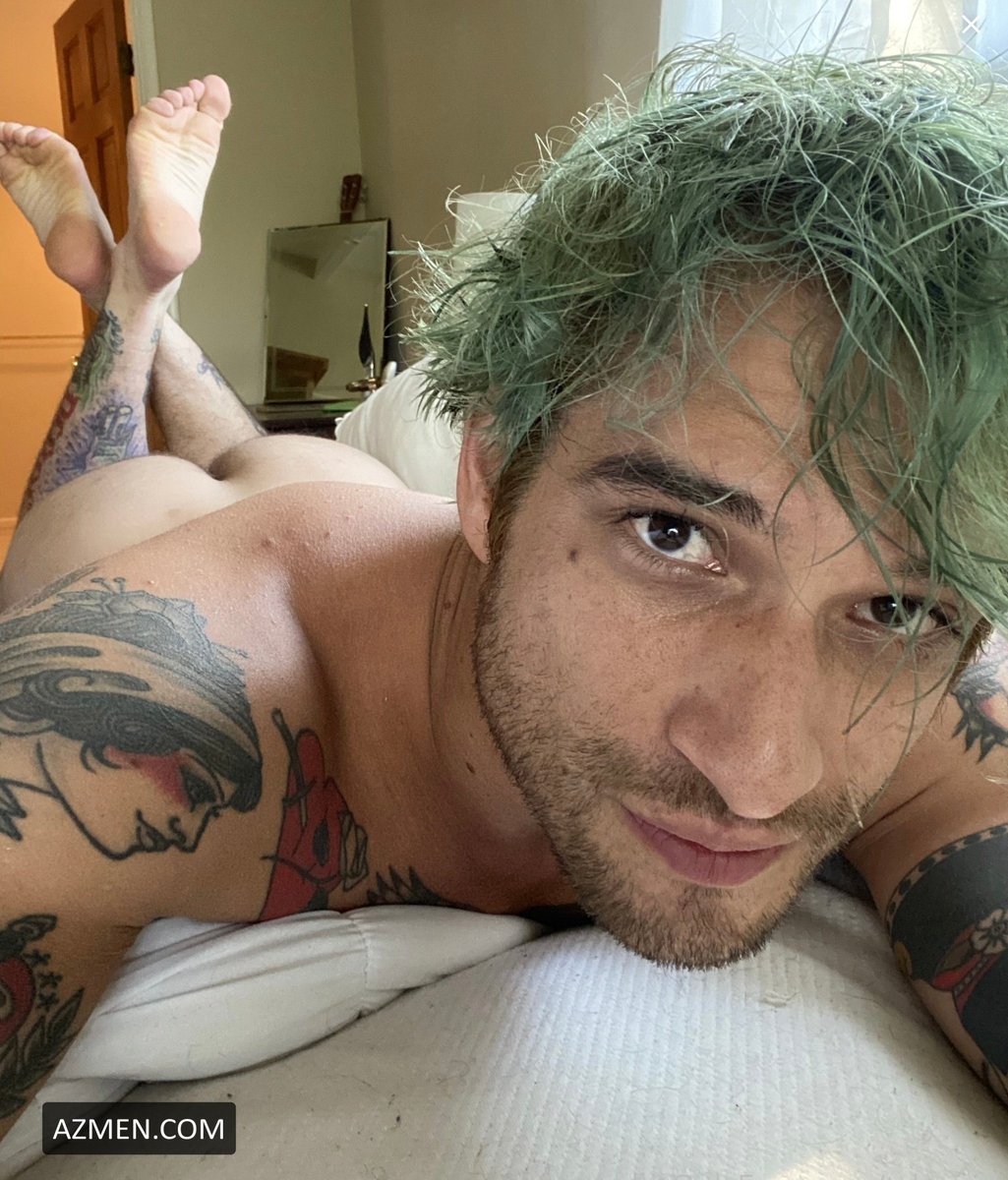 kingsanny03's tweet photo. Tyler posey https://t.co/kSuCWuPofy
