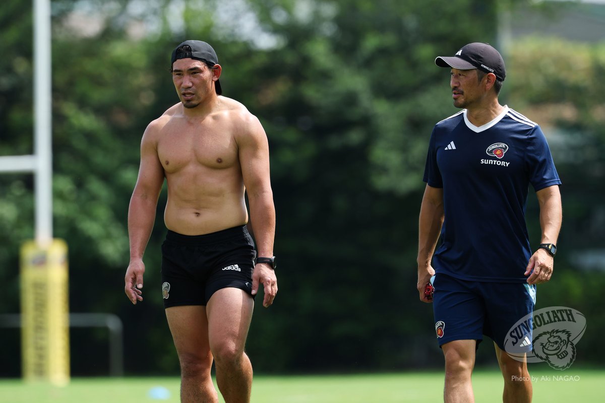 sungoliath's tweet photo. 【SPIRITS OF SUNGOLIATH】
『出られない時期やくすぶっている時期を大事に、自分の準備をしていく』中村亮土

スピリッツ・オブ・サンゴリアスへの登場回数歴代最多の中村亮土選手。今回の登場が28回目、現役最後を飾る特別なロングインタビューとなりました。
https://t.co/RZ9OhnuPkq https://t.co/S8pznidorg