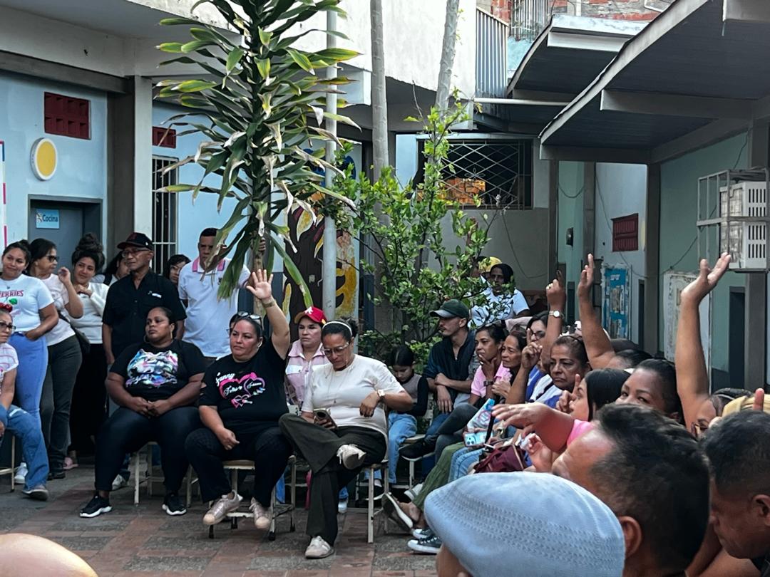 JDEnVictoria's tweet photo. ¡Continuamos desplegados desde la Comuna San Isidro! 🏘️ Avanzando con fuerza para brindar la mejor atención a nuestra gente. 🤝 ¡La clave es la organización y la participación popular! 👥
#PoderPopular #OrganizaciónYParticipación #TrabajoEnEquipo #AtenciónSocial https://t.co/TOTLiUf9Yq