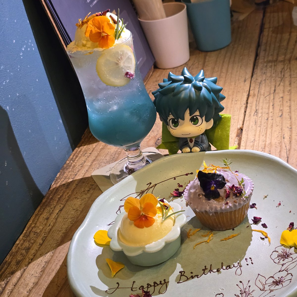 kd_dk__'s tweet photo. グリーンでオーダーしたクリームソーダ。
めちゃくちゃデクくんの髪色で感動した✨ https://t.co/oEhYcNMM4i