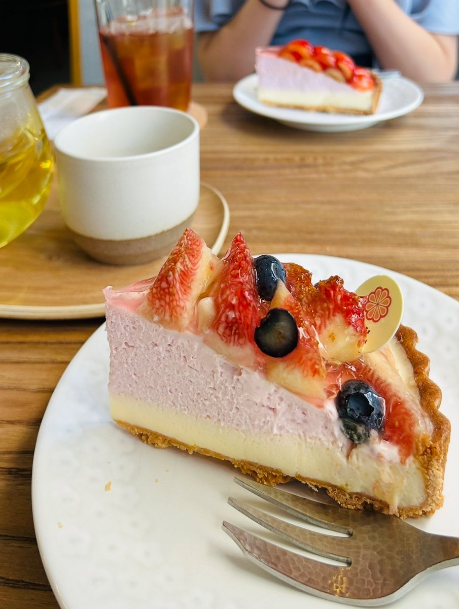 Fuuuuu9Y1's tweet photo. 最近バレーだったり推し事ポストばっかりだ…と気づいたので、最近の福ノ家🫶

同期のなおちとお茶しばいた！久しぶりに沢山話せて楽しかった〜🍰
最近バタバタだったからゆったりな時間有り難かったな〜 https://t.co/zCAMyfZDLt