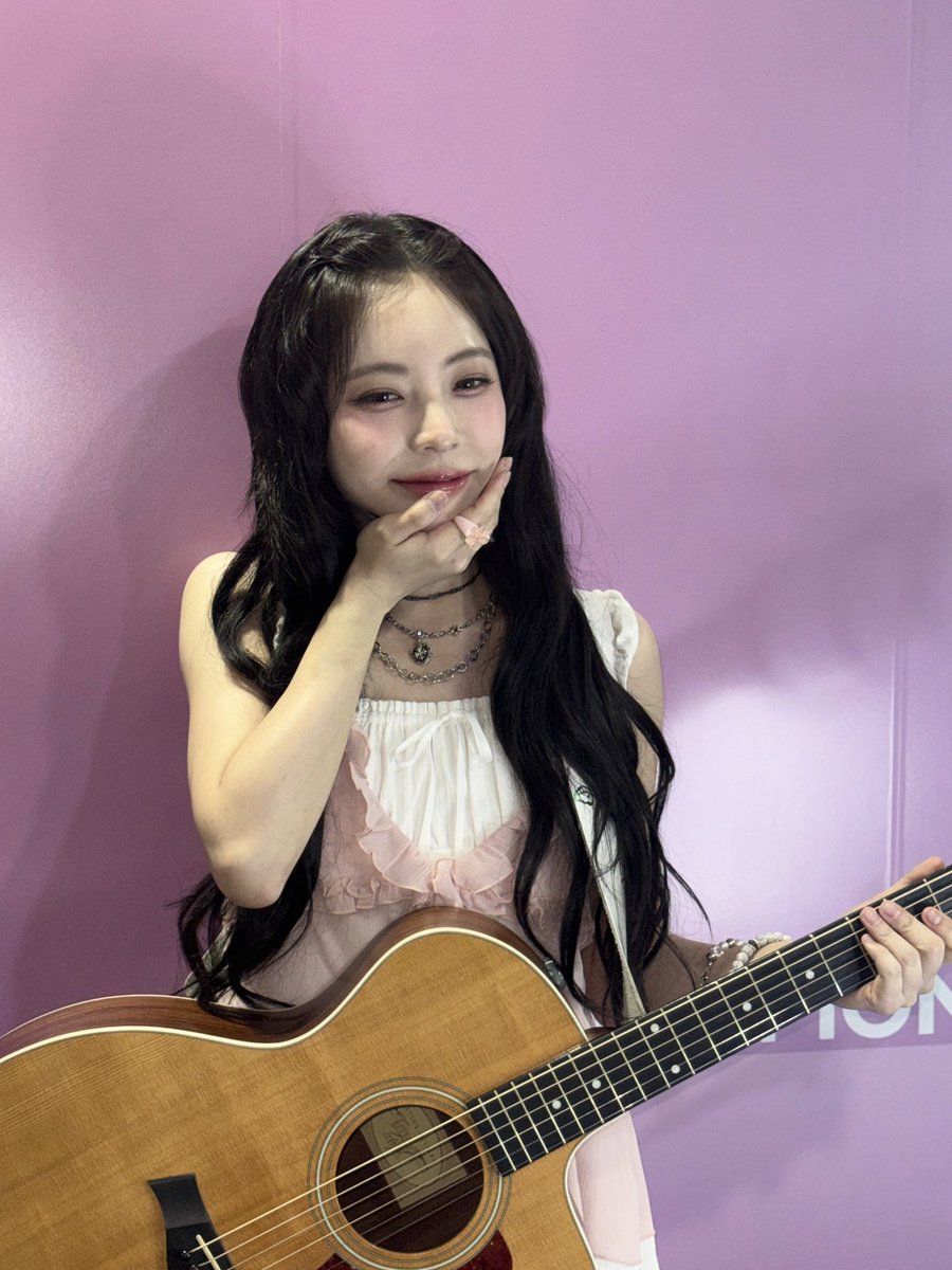 junielism's tweet photo. [📷] 

260715 MBC M, MBC every1 쇼!챔피언 

바닐라 취향 조사! 
어떤 포즈가 제일 좋아? 💭

#주니엘 #JUNIEL #쇼챔피언 #ShowChampion https://t.co/RKhsE7KcX0