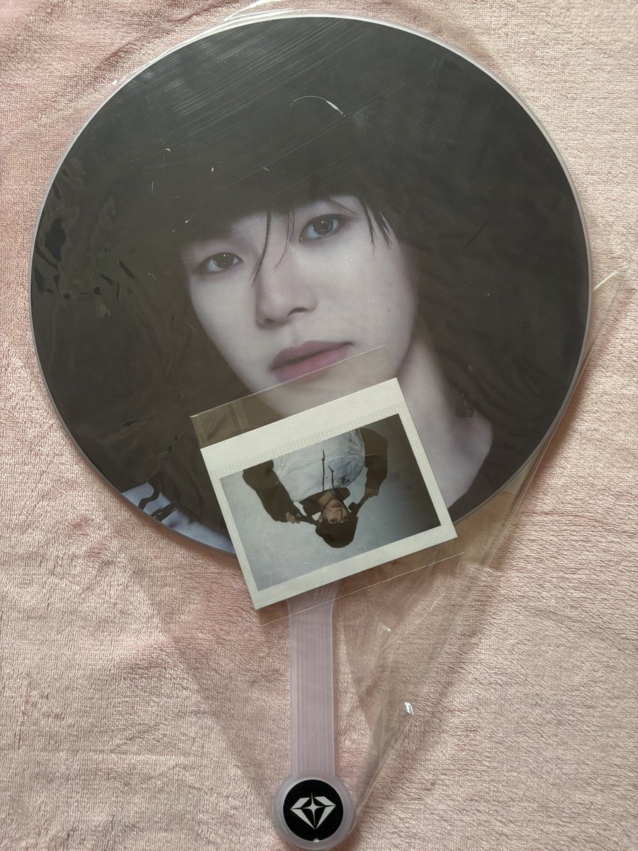 lovelyfirstpop's tweet photo. ปล่อยพัด+การ์ด TREASURE 
อันละ 100-.
(เค้าซื้อมาหน้าคอน)TREASURE TOUR [PULSE ON]
🚚ส่ง50-.
🖇️เหมา370รส
‼️ถึงวันที่17 กค

❣️ผ่อนได้ รับของตอนผ่อนหมด (ราคาเต็มไม่มีส่วนลด)
‼️เดมมาดูเพิ่มเติมได้ค่ะ
Jihoon Hyunsuk Jaehyuk Junkyu
#ตลาดนัดtreasure #ตลาดนัดเด็กสมบัติ #ตลาดนัดเทรเชอร์ https://t.co/2V1jYZNFb1
