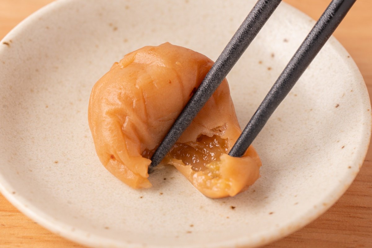 sui_umeboshi's tweet photo. 私たちの梅干しを一度食べてもらいたい。

だから、お試しセットをご用意しました。
正直、利益はほとんどありません。

それでもまずは食べてほしい。
そんな気持ちの商品なので、おひとり様1回限りとさせていただいております。 https://t.co/uvtKU6nmEZ