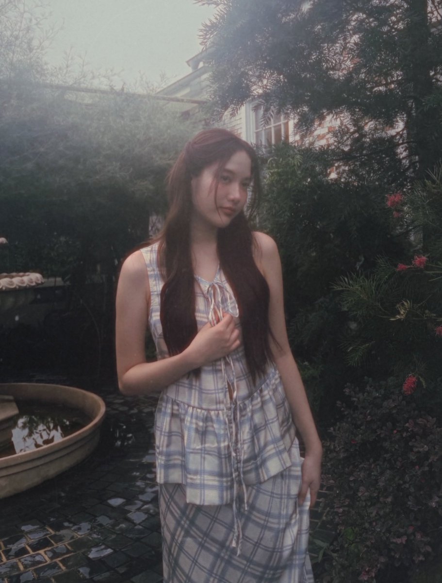 freen__brainrot's tweet photo. SHE LOOKS SOOOO DREAMY😭😭😭😭🤍 https://t.co/dR46w6tM9I