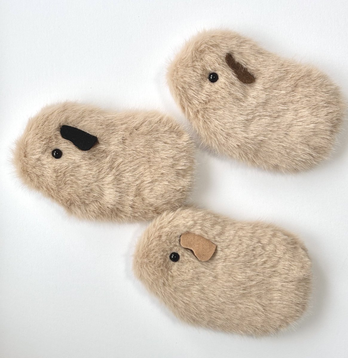 mofru_perikoge's tweet photo. こもる(白&amp;茶)受注販売について🐹
内布はおまかせ(画像3、4枚目など)
販売価格¥2900
お支払いは振込(楽天銀行)
発送クリックポスト¥200(梱包費込)など
DM先着受付、上限数達次第締め切り
①モルの色(白or茶)
②耳の色(ピンク、茶、黒、ベージュ)
を21時以降にDMでご連絡ください🐹 https://t.co/RWFeRXzcWe