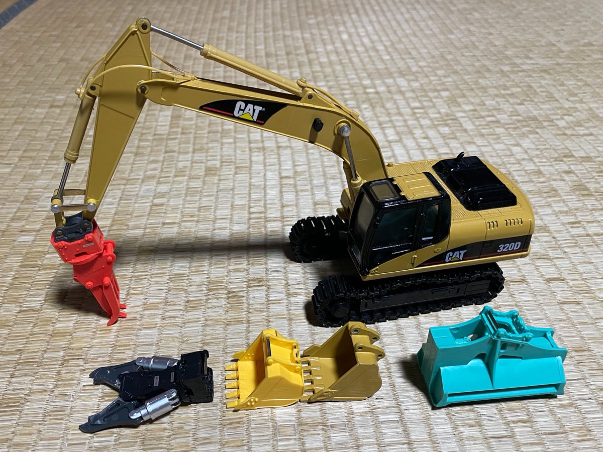 hoi9007's tweet photo. タグチ工業さんのアタッチメントガチャを購入。

1/32の縮尺通りに合うミニチュアがなかなか無いけど、寸法的に1/40なら20tクラス、1/50だと45tクラスに使えそう。 https://t.co/fnBMk2VOxJ