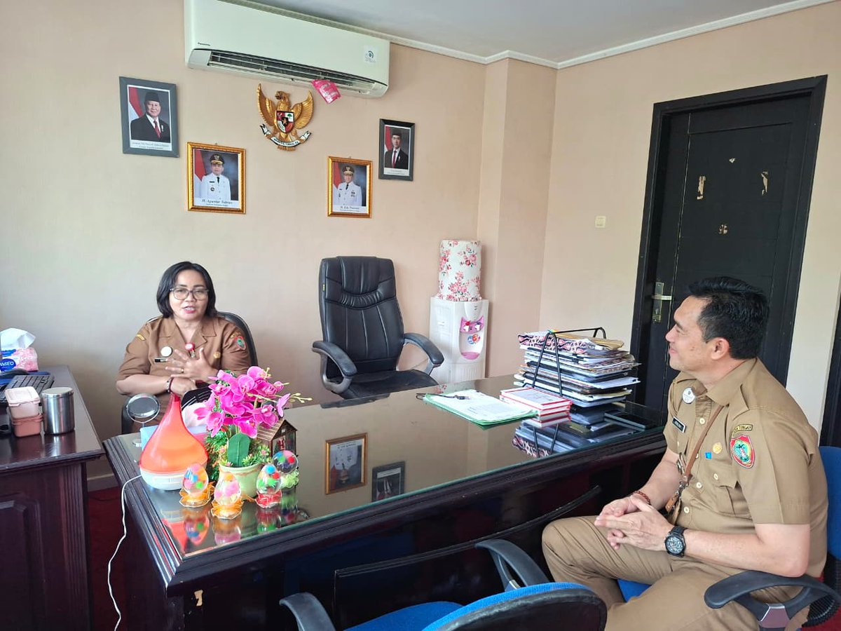 Biroorg_Kalteng's tweet photo. Kepala Biro Organisasi bersama Tim Kelembagaan menerima konsultasi Dinas Kehutanan terkait rencana pembentukan UPTD Tahura, 13/07/2026. Pembahasan difokuskan pada persiapan dokumen dan mekanisme guna mendukung pengelolaan kawasan hutan yang lebih efektif. #BiroOrganisasiKalteng https://t.co/py0GJDnFcw