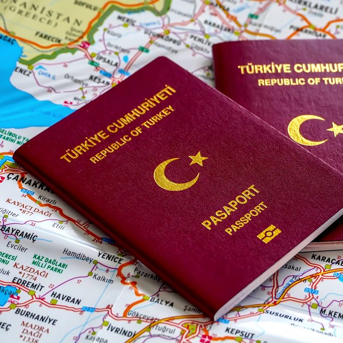 bpthaber's tweet photo. AB, Schengen başvurularındaki yoğunluğu azaltmak için yeni bir model hazırlıyor.

Düzenli seyahat geçmişine sahip güvenilir Türk vatandaşlarına önce 2, ardından 5 yıla kadar geçerli Schengen vizesi verilmesi planlanıyor. (Sözcü)