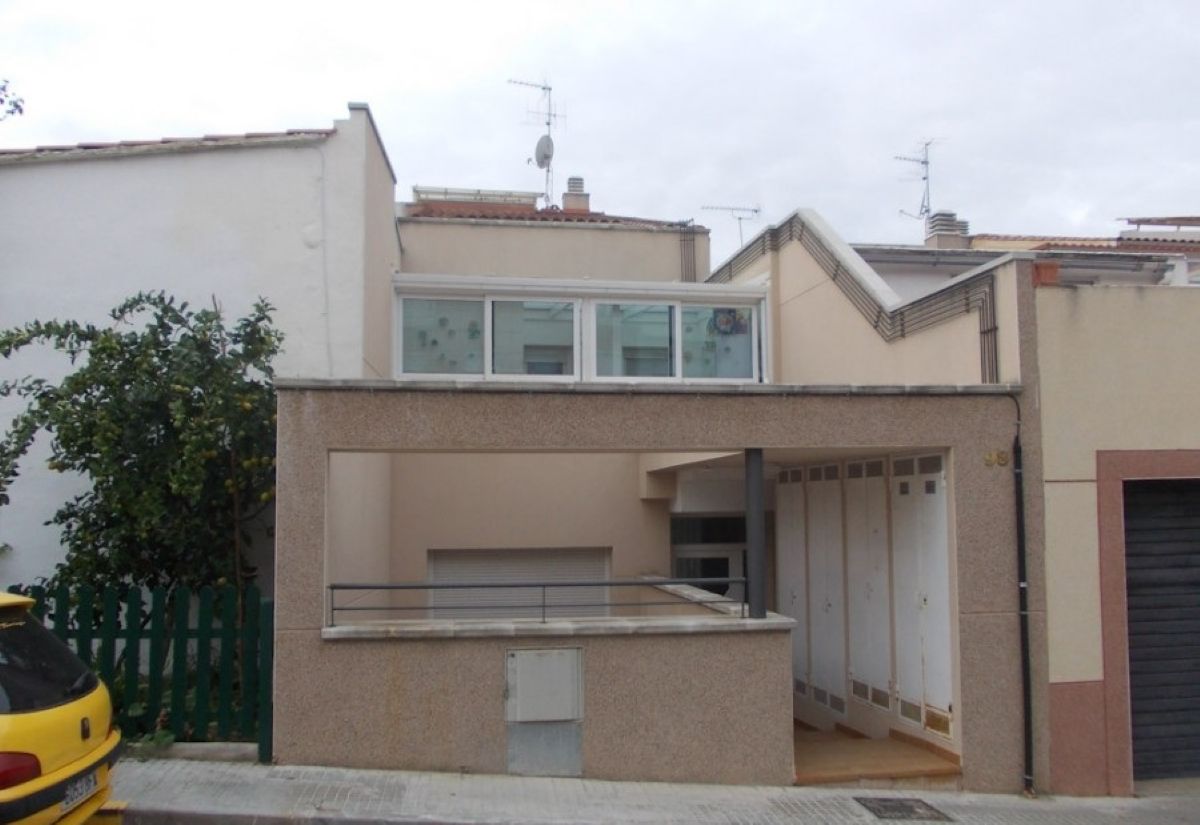 _giocondaliq's tweet photo. 🏡¡SUBASTA! 
50% vivienda en Masquefa (Barcelona)
📍 C/ Dídac Toldrà 98
📐 Superficie útil: 52,64 m² y  construida: 76,54 m²
🌿 2 terrazas: 20 m² construidos
👉 P. inferior: comedor + cocina
👉 P. superior: 1 habitación, trastero, 1 baño
ℹ️ Más info: https://t.co/xzsis8G2qE https://t.co/tjtGeisKGS