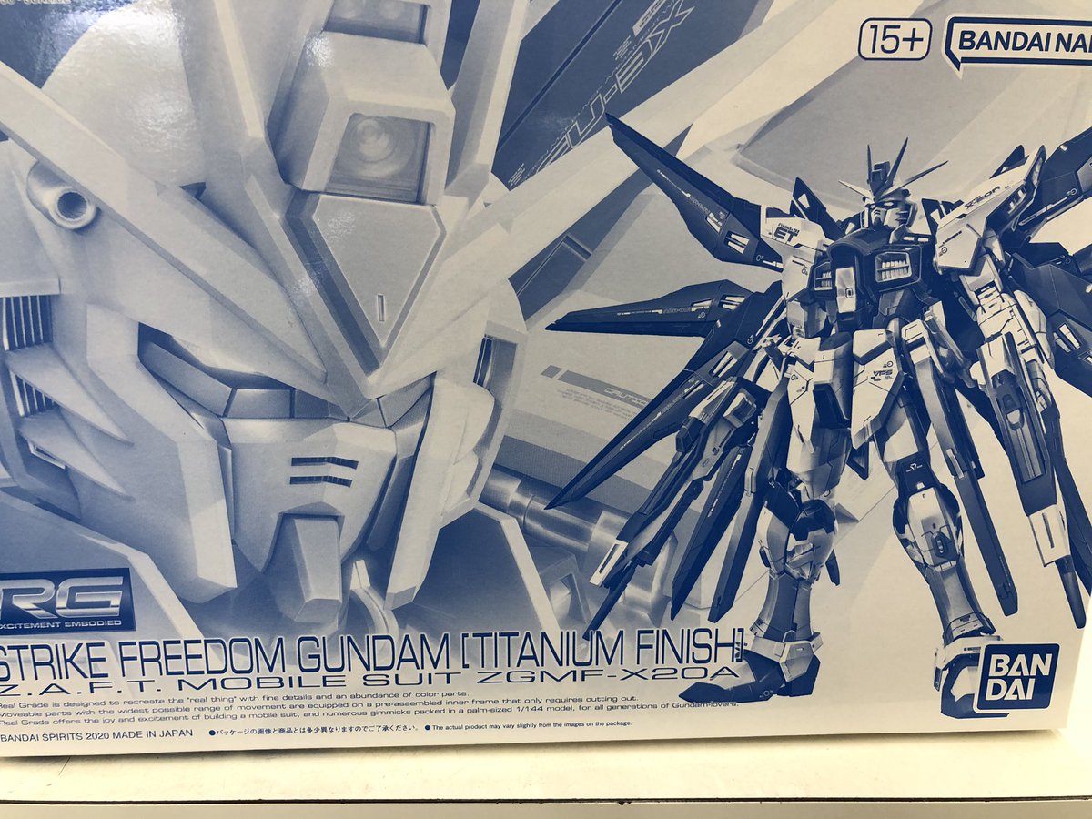 BOOKOFF_Atsuta's tweet photo. ガンプラをお売りいただきました、ありがとうございます😊
スタッフ一推しのRGシリーズ、デスティニーガンダムとストライクフリーダムガンダムのチタニウムフィニッシュというとても美しい輝きを放つガンプラになっております‼️
RGは大変ですが、緻密さが虜になる面白さですよ👍
＃ガンプラ https://t.co/Sw3EnECsfC
