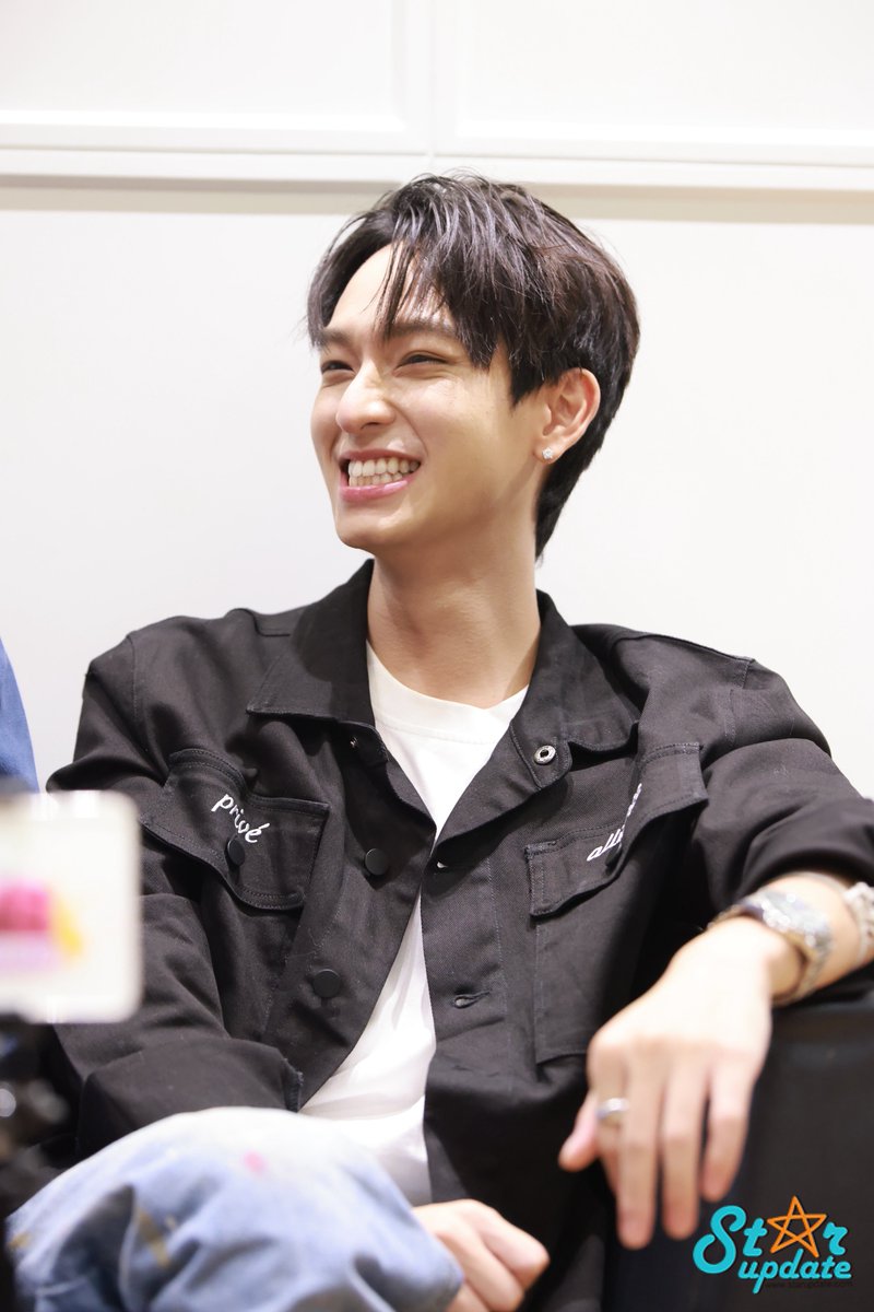 webstarupdate's tweet photo. “ชิม่อน วชิรวิชญ์” รับบท “ก้อง” ช่วงสัมภาษณ์โปรโมทงาน “Match Point รักนี้ต้องเสิร์ฟ : The First Match”🎾

PRESS TOUR MATCHPOINT 
#MatchPointSeries_PressTour 
#ChimonWachirawit
#SingChimon https://t.co/xbKbhePsug