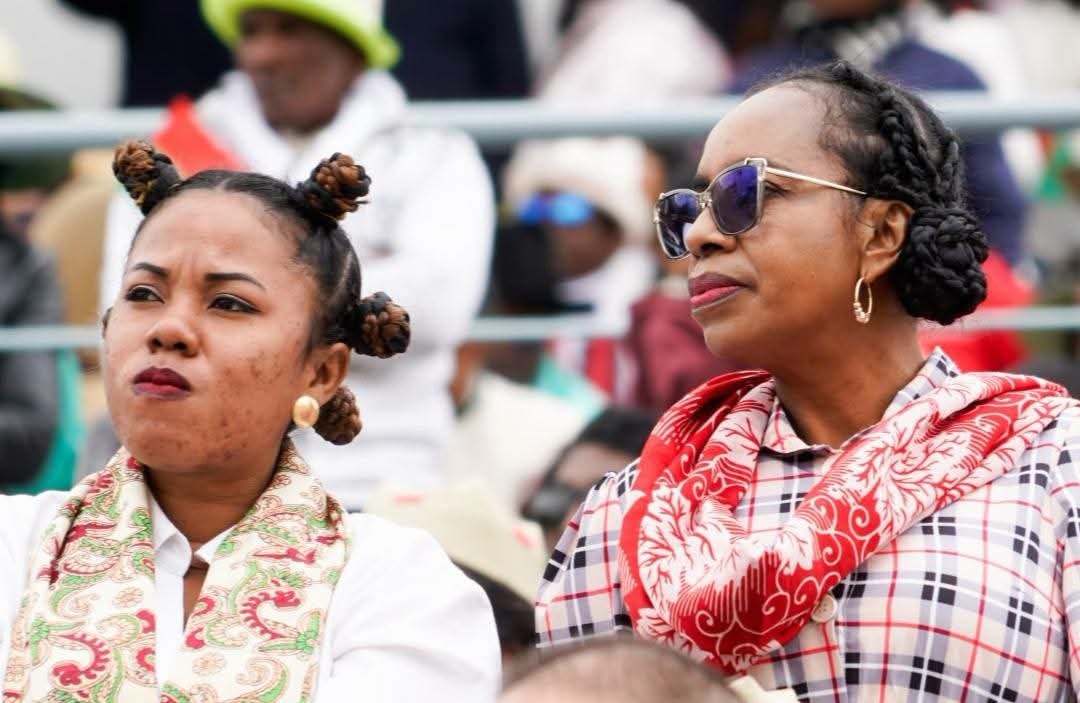 SophiaLeeeeeee's tweet photo. Fière de nos tenues traditionnelles malgaches 🇲🇬❤️
Chaque région a son identité et c'est ce qui fait la beauté de #Madagascar https://t.co/Zc1Hctzn5N