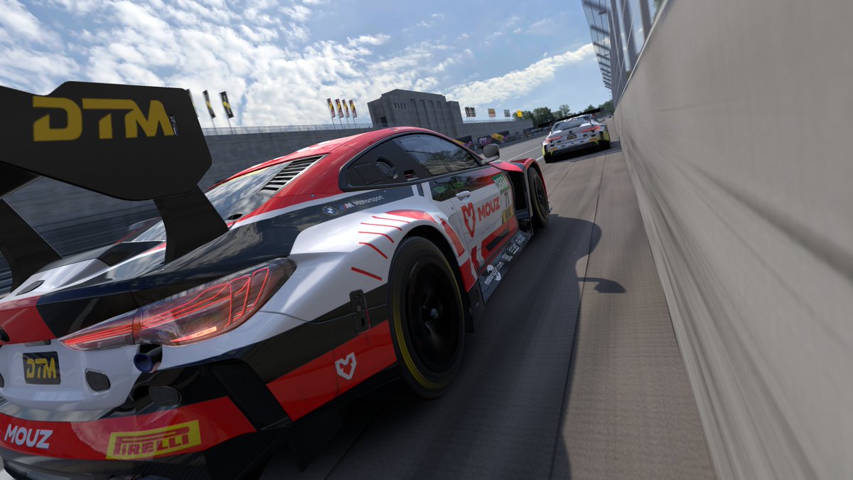 RaceRoom tweet media