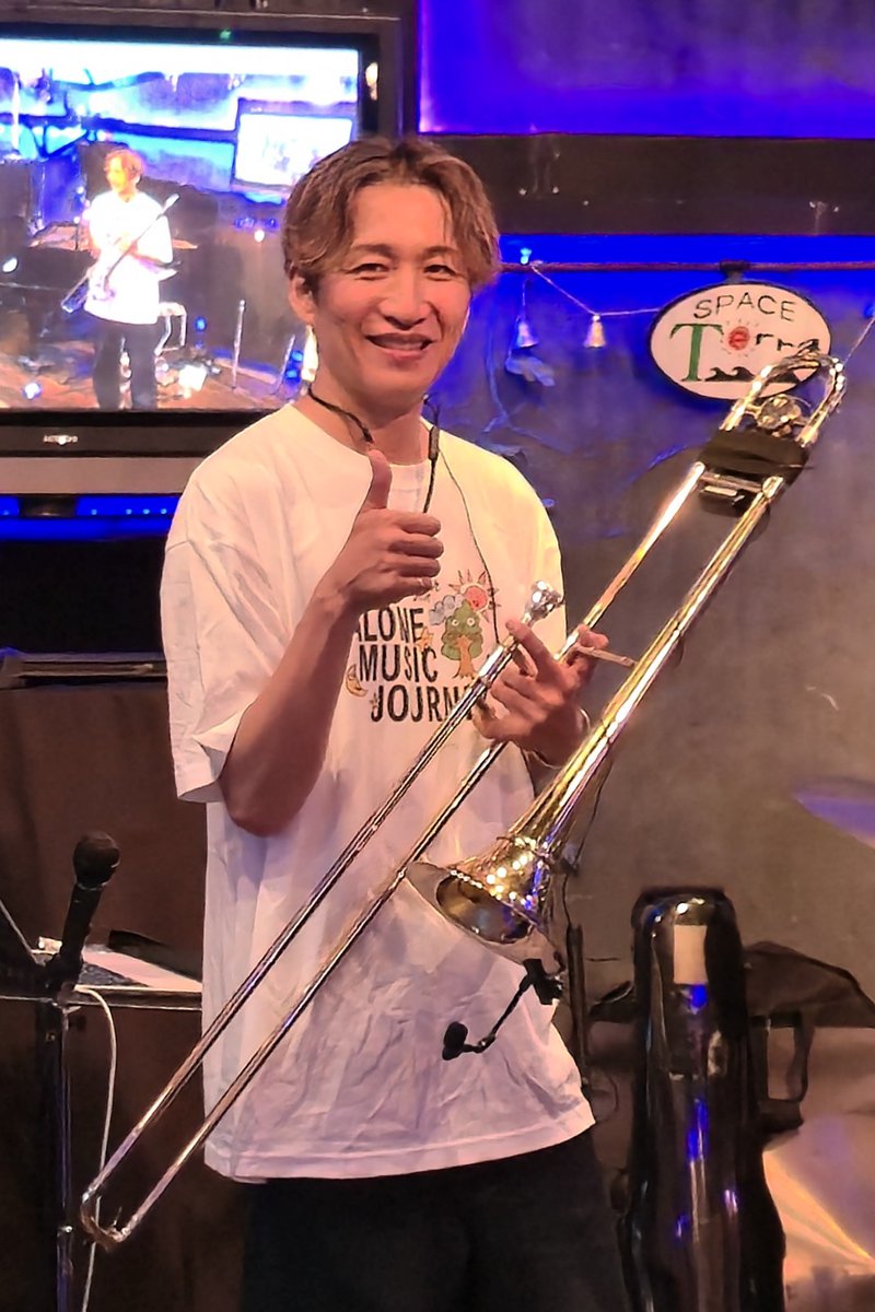 Lamuneeeeee's tweet photo. 2026/6/27
ALONE MUSIC JOURNEY
【福岡公演】

素敵な曲ばかりだけど
「ラムネ」を生で聞けてよかった♡
LIVE中 馬場さんの足元見るの好き♪ https://t.co/ELb6hffSm9