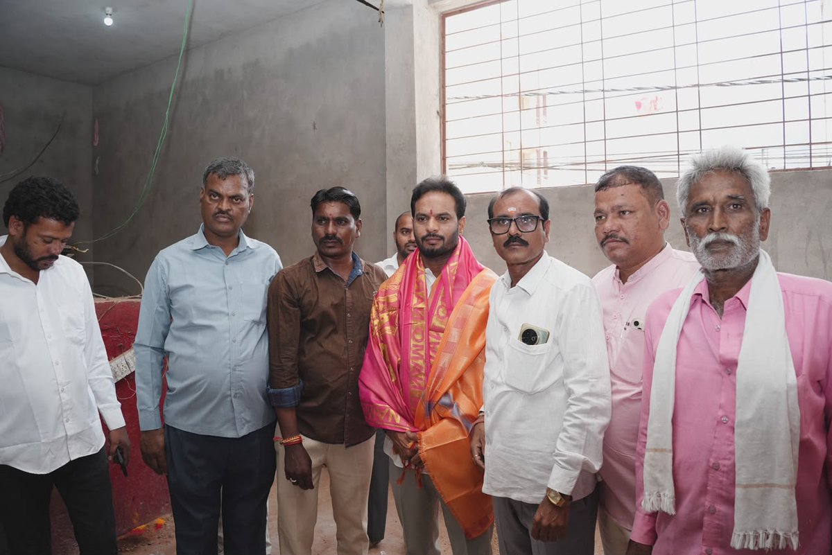 Raviyadav_bjp's tweet photo. కొండాపూర్ ప్రేమ్ నగర్ బి-బ్లాక్‌లో డ్రైనేజ్ నీరు బోర్‌వెల్‌లో కలుస్తోందని స్థానికులు తెలిపిన సమస్యను పరిశీలించాను. ఎంపీ గారి దృష్టికి తీసుకెళ్లి, అధికారులతో కలిసి శాశ్వత పరిష్కారం కోసం కృషి చేస్తానని హామీ ఇచ్చాను.

#Kondapur #PremNagar #PublicIssues #DrainageProblem #CleanWater https://t.co/X6Q3WhdEzr
