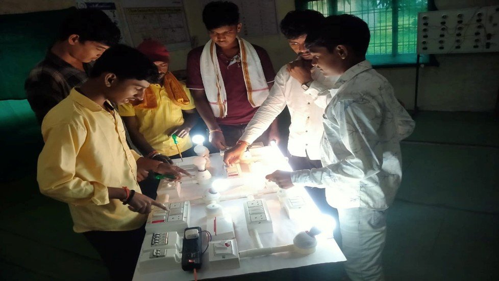 IAHVOfficial's tweet photo. Talent meets opportunity — that's the bridge we're building.
4,500+ rural youth being trained and placed as electricians across Maharashtra.
IAHV and Bajaj General Insurance Limited—training completely free, village by village. 🧵#WorldYouthSkillsDay #SkillDevelopment https://t.co/NkcjXhPzoJ