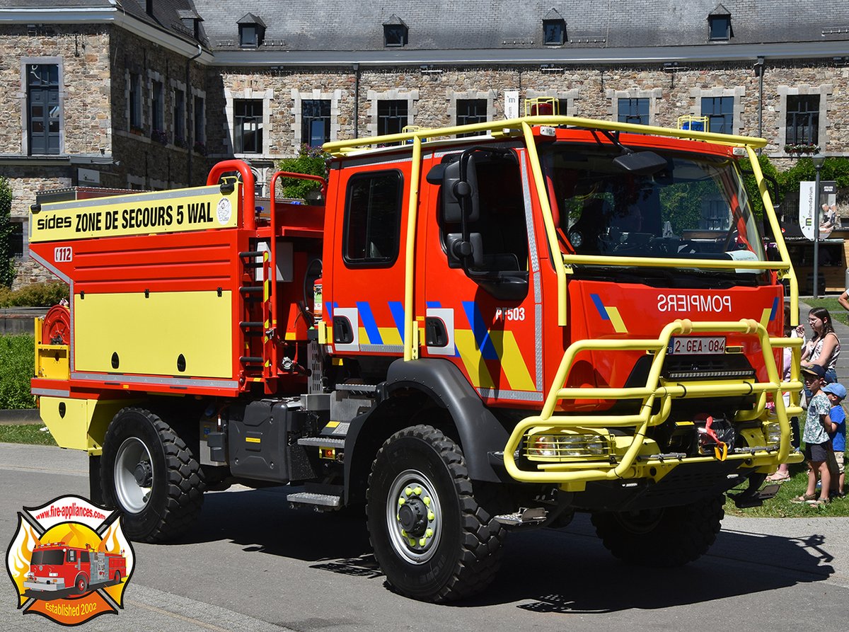evo_uk's tweet photo. A selection of fire service vehicles from Belgium's Zone de Secours 5 WAL (Warche-Amblève-Lienne), taken by Jean-Paul Heyens in Malmedy earlier this month.

#belgium #pompiers #ZoneDeSecours5 #belgique #firephoto #firephotography #emergencyvehicles #Malmedy #zs5wal https://t.co/gLe6oYB1mJ