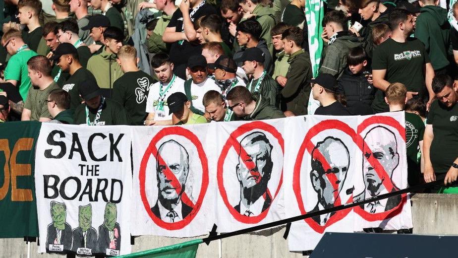 aboutceltic's tweet photo. The transfer window opened a month ago.

The Scottish Premiership starts in 16 days.

We’ve signed one new player &amp; the only player we’re in talks with is one we chose not to activate a years extension for.

A terribly, terribly run football club. https://t.co/lZVt02DhdW