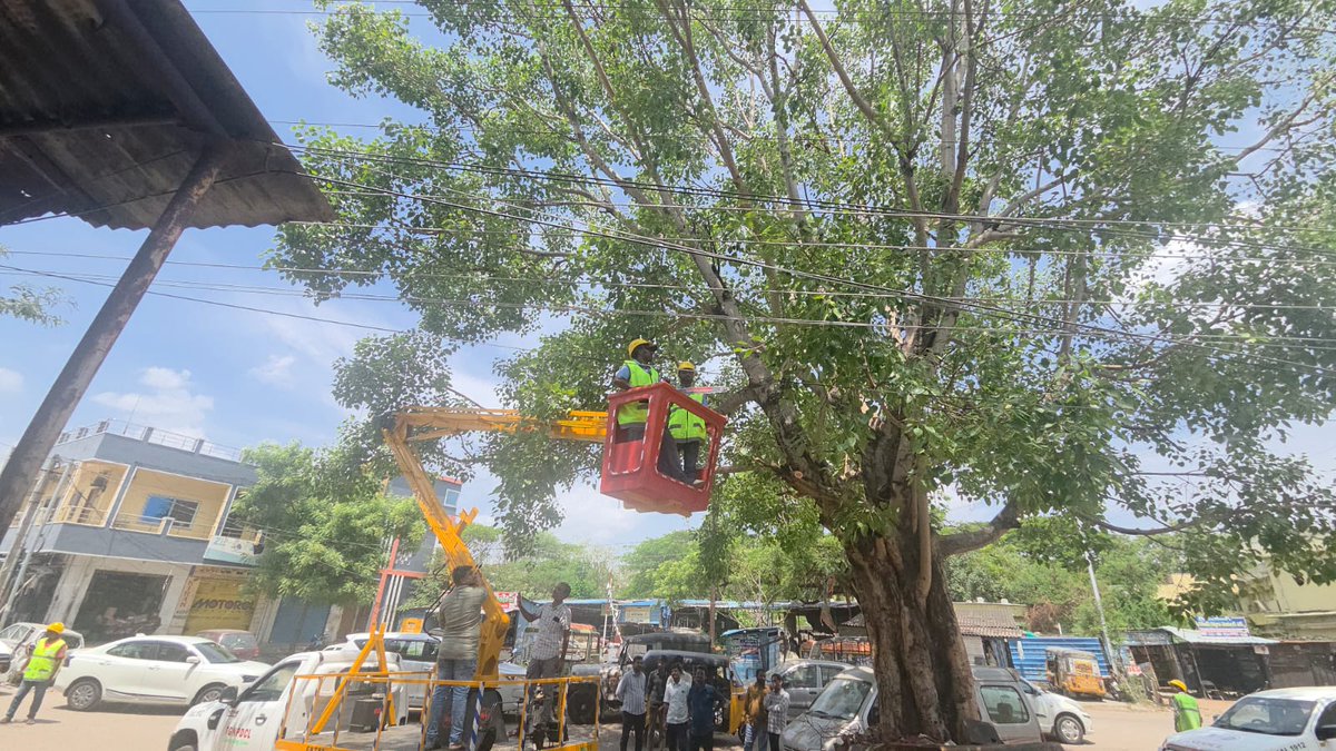 TG_NPDCL's tweet photo. ⚡ TGNPDCL – Warangal

🚒🌳 Hydraulic Ladder Vehicle Inaugurated for Safe & Efficient Tree Cutting Operations

✅ The Hydraulic Ladder for tree-cutting operations was inaugurated in Warangal Circle by Hon'ble Director/Operation and Hon'ble Director/Projects, in the presence of CE/Op-II, SE/Operation Warangal, DE/T&SO Warangal, DE/Operation Warangal, ADEs, AEs, and the staff of Warangal Division.

🌿🚧 The hydraulic ladder will enable:

🔹 Safe trimming of tree branches near power lines
🔹 Faster clearance during emergencies
🔹 Reduced power interruptions
🔹 Enhanced safety for field personnel and the public

⚡ A significant step towards strengthening maintenance, improving reliability, and ensuring uninterrupted power supply across Warangal Circle.

#TGNPDCL #Warangal #SafetyFirst #HydraulicLadder #TreeCutting #PowerDistribution #ReliablePower 🌳⚡