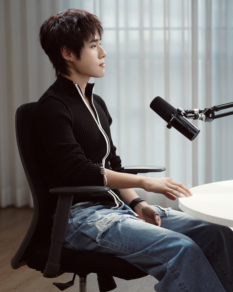 Woodytalk's tweet photo. บนเวที เขาคือศิลปินที่ดูมั่นใจ 
แต่เมื่อเหลือเพียงตัวเอง..
นัท LYKN กลับมีอีกด้านที่ไม่ค่อยมีใครได้เห็น

ความขี้อาย ความคิดมาก และกำแพงบางอย่าง
ที่ทำให้หลายครั้งเขาเลือกเก็บสิ่งที่อยากพูดไว้ข้างใน

ครั้งนี้ นัทมานั่งคุยเพียงลำพัง 
โดยไม่มีสมาชิกอีก 4 คนอยู่ข้างๆ เหมือนทุกครั้ง

อะไรทำให้คนที่เปล่งประกายบนเวที กลับประหม่าในชีวิตจริง
และเบื้องหลังความนิ่งของเขา ซ่อนความรู้สึกอะไรเอาไว้บ้าง

มารู้จัก “นัท ธนัท” ในมุมที่อาจทำให้เรามองเขาเปลี่ยนไป

เจอกันวันนี้ เวลา 18.00 น. ทาง Woody Talk

🗓️ : 15.07.2026
⏰ : 18.00 น. | 6 PM (GMT+7)
🎥 YouTube : WOODY
#️⃣: #.nnutdanXWoodyTalk 

#nnutdan #NUTLYKN #นัทธนัท