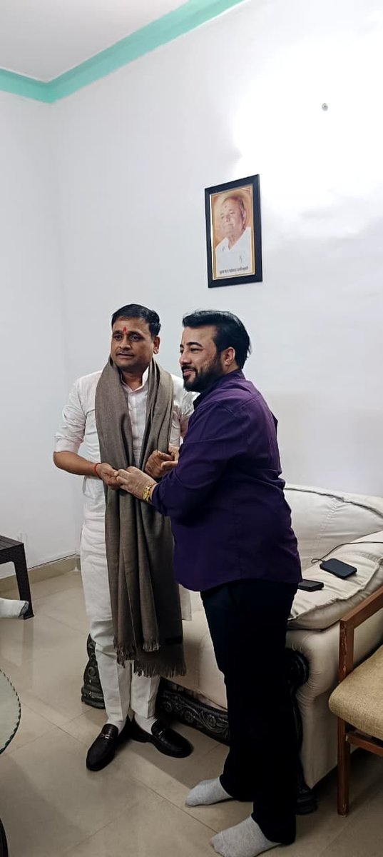 LNMALVIYA's tweet photo. दतिया विधानसभा उपचुनाव के लिए भारतीय जनता पार्टी द्वारा घोषित अधिकृत प्रत्याशी, आदरणीय श्री @Ashutosh4BJP  जी (भाईसाहब) से आत्मीय भेंट कर उन्हें हार्दिक बधाई एवं मंगलमय शुभकामनाएँ प्रेषित कीं।

#Datia #DatiaByElection #DatiaVidhansabha #BJP #BharatiyaJanataParty #AshutoshTiwari https://t.co/nWlhKfRiXv