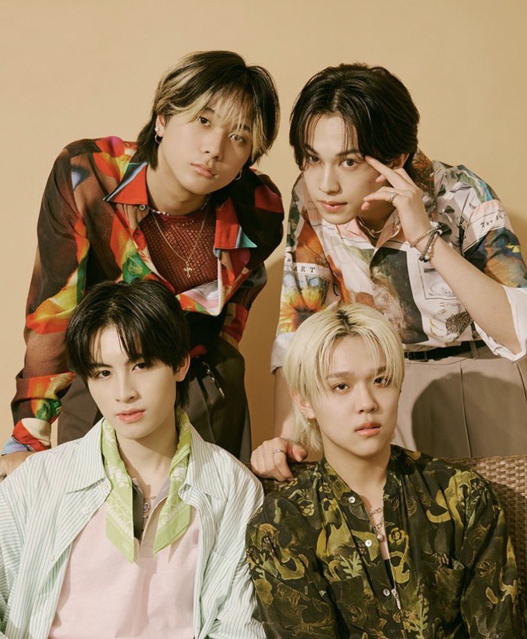 fivepnnx's tweet photo. interview #AAashirakorn #NEXnattakit 

🎤: ชื่อเล่นที่อยากให้ฟคญปเรียก+จุดเด่นของตัวเอง ?

🐈‍⬛ : ผมอยากลองถามว่าถ้าชื่อผมเป็นภาษาญี่ปุ่นเท่ ๆ จะเรียกว่าอะไรมากกว่าครับ

โทระ : ชื่อปกติก็เท่อยู่แล้วนะ ! งั้น…“เนะคุเนะคุ (ネクネク)”

โคได : เหมือนชื่องานเทศกาลอะไรสักอย่างเลย..
+ https://t.co/vS0FOXwFfS