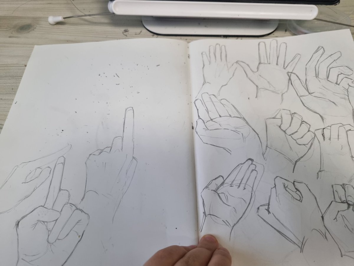 25_Remus_25's tweet photo. 그거 아세요?
새벽에 헤롱데롱한 상태로 그림그린적이 있습니다 https://t.co/davFo7KcVq