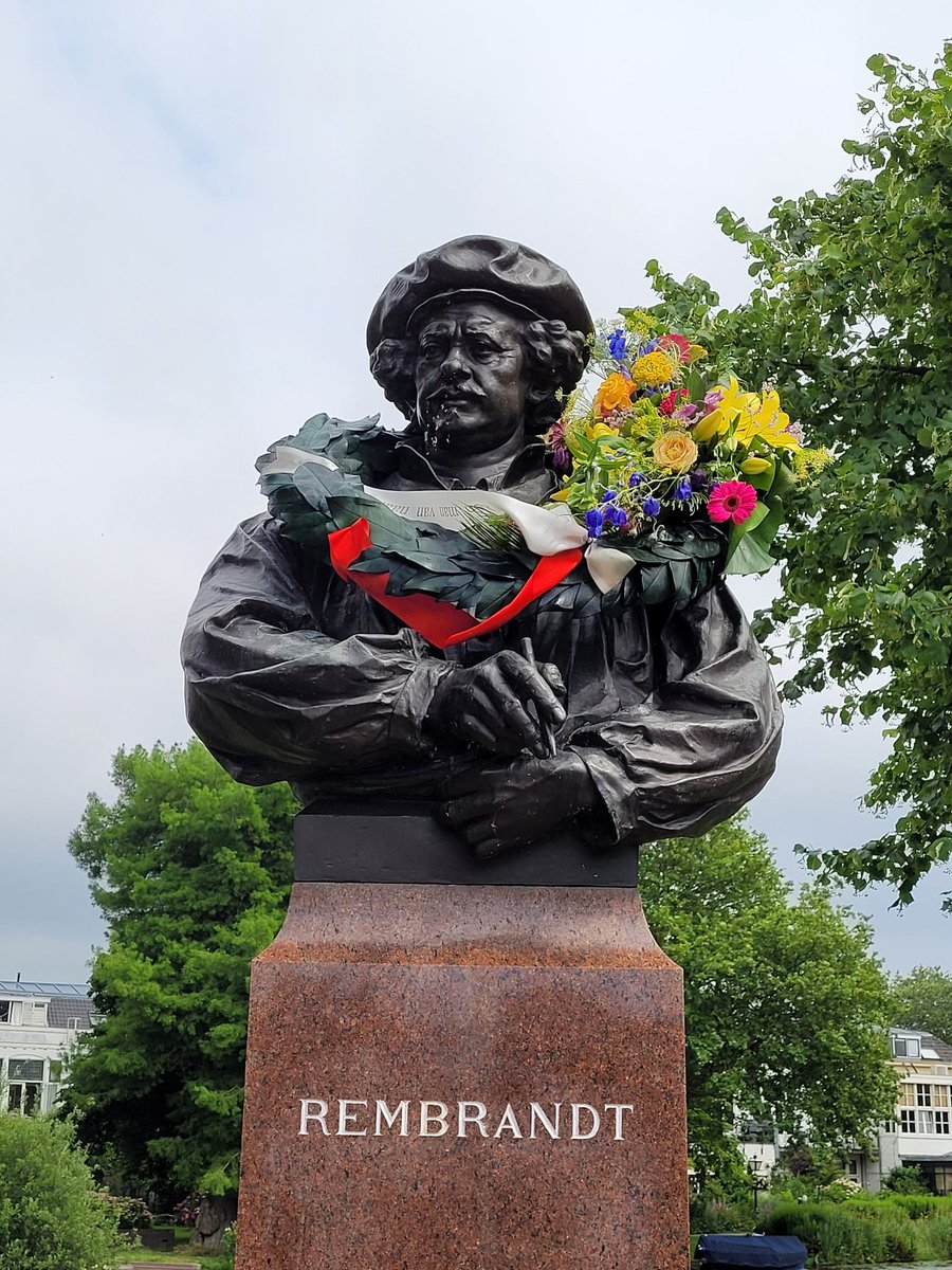 RembrandtsRoom's tweet photo. Happy Birthday, Rembrandt! 💐 https://t.co/RfEICEqp2N