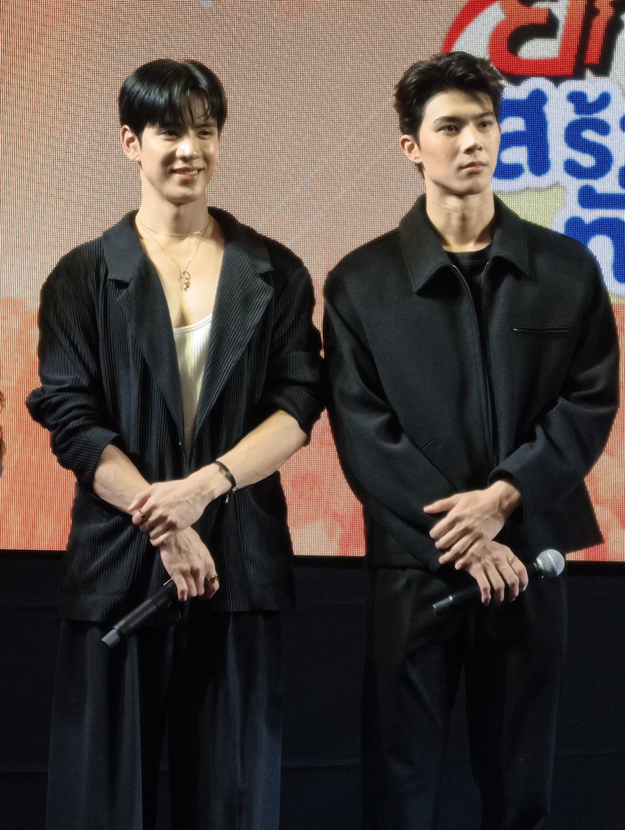 nokchev's tweet photo. ยกตัวอย่างความเหมือน เป๊ะมาก
เหมาะสม🤏🤏

#นิวฟิล์ม https://t.co/QZIgJfP3FR