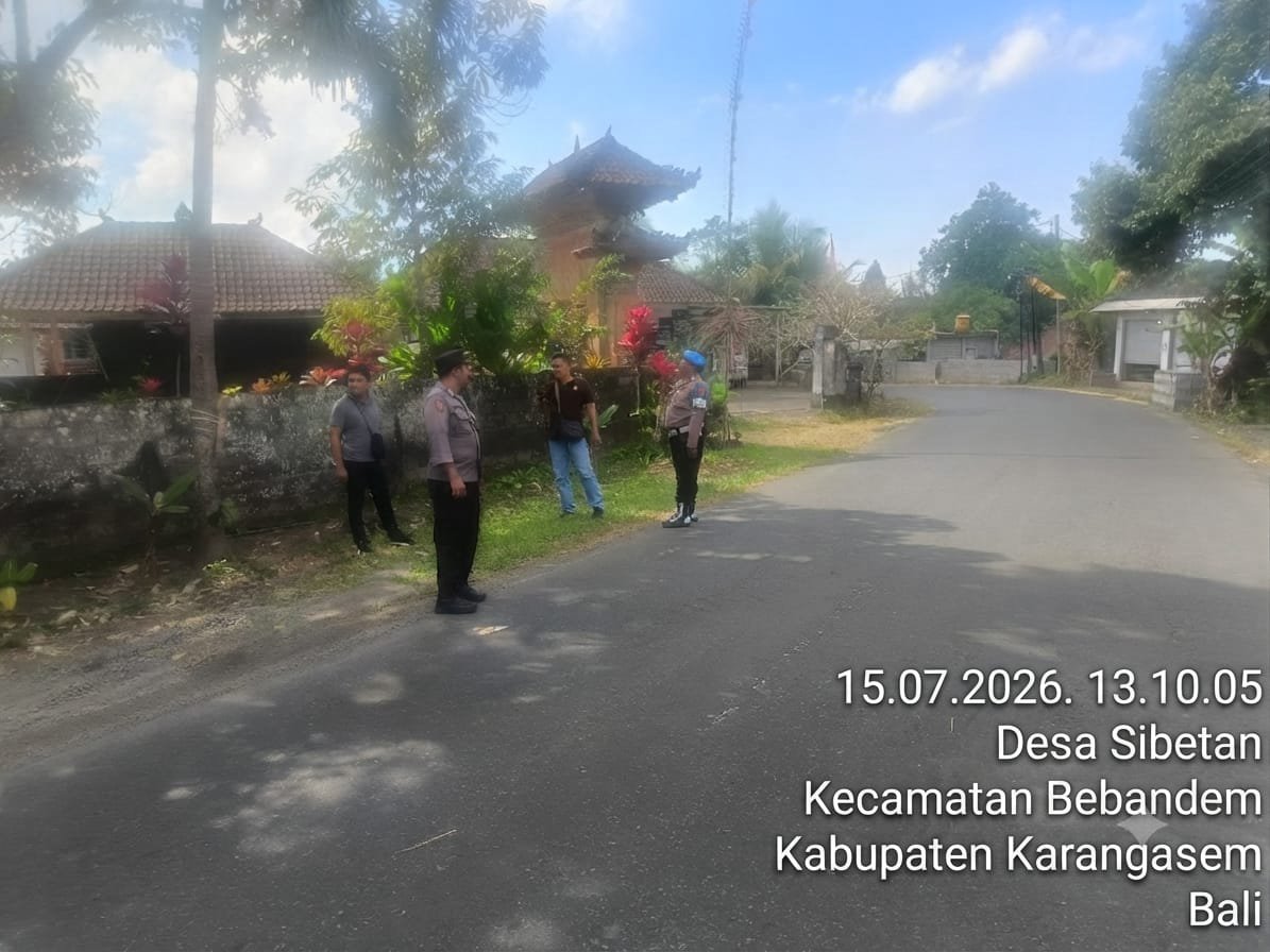 PBebandem's tweet photo. Jaga Kondusifitas Wilayah, Personel Polsek Bebandem Gelar Patroli Dialogis Hingga Sosialisasi Waspada Penipuan Online
​Bebandem, Karangasem – Guna menciptakan situasi kamtibmas yang aman dan kondusif, Polsek Bebandem terus mengintensifkan Kegiatan Rutin Yang Ditingkatkan (KRYD) https://t.co/lQJJBM2Vf9