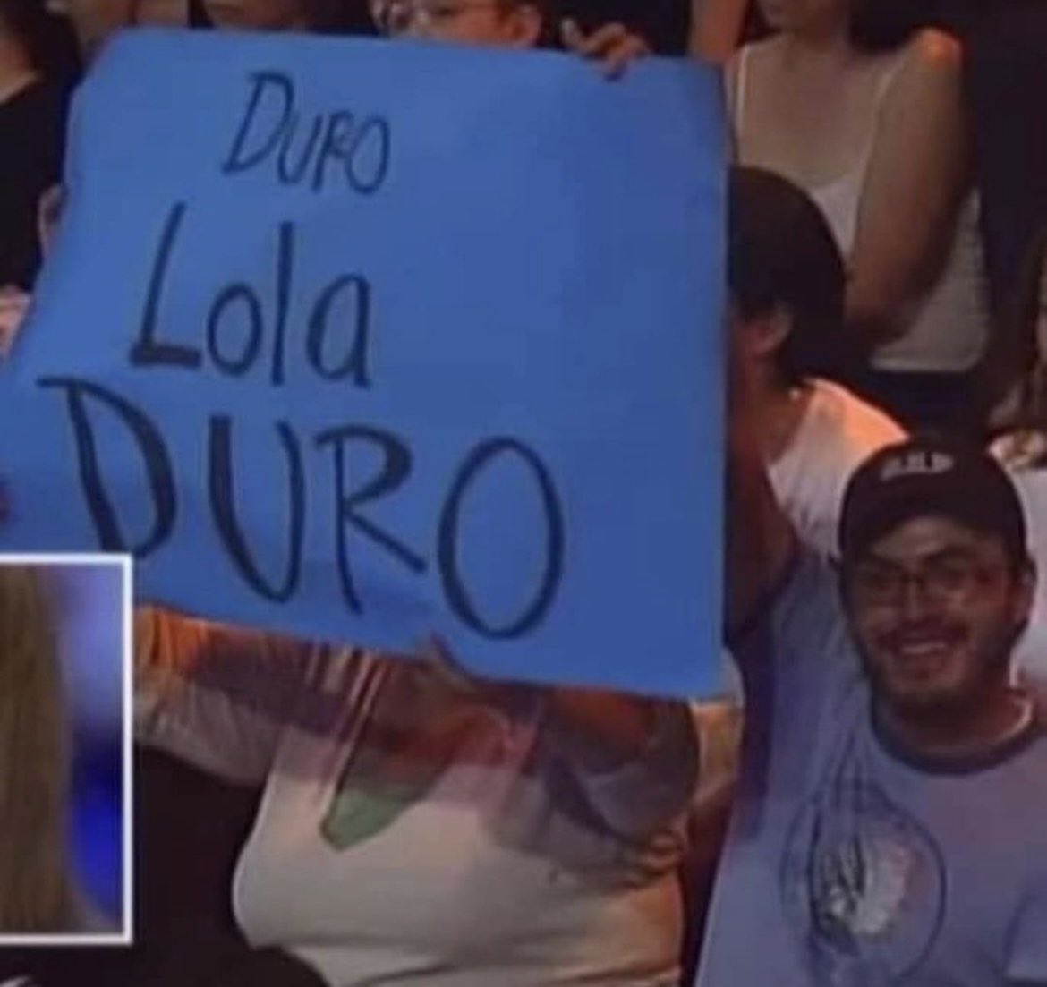 D_boysl's tweet photo. Pues piensen lo que quieran, pero Lola tiene razón. La mayoría de las feminosas andan con sus pinches aires de grandeza. Como ya medio tienen un nombre, no tienen la humildad de aceptar las críticas del jurado. Pobrecitas. Qué bueno la señora les puso un estate quieto. #SLM2 https://t.co/IxXX9IomXW
