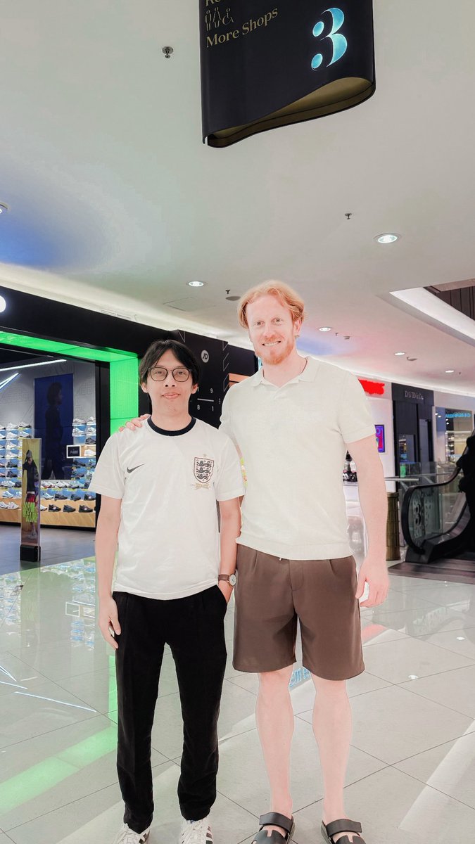 satriarandyy's tweet photo. With Radovan Pankov.

From Legia Warsawa to Persija 🔴🐯

A new wall has arrived at Jakarta. Let’s bring the glory back to this city and fight for every trophy! https://t.co/R2GyWgzMIY
