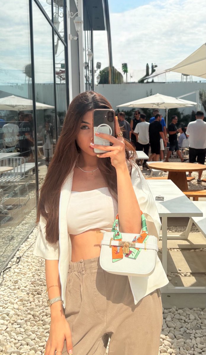 Ava tweet media
