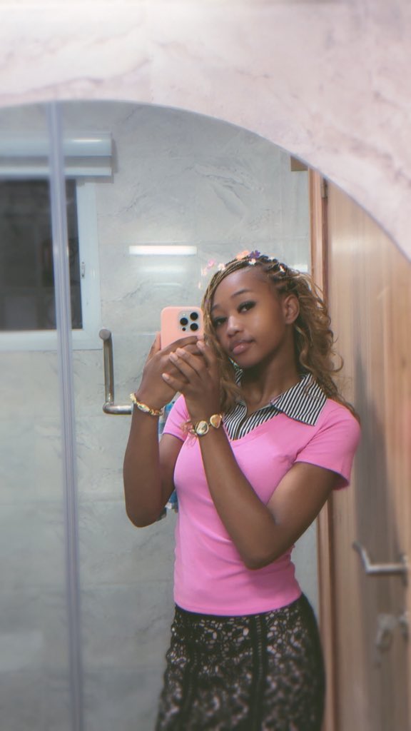 OtPersimmon's tweet photo. Blessing your day with my pretty self.💋 https://t.co/Bgnc3VB2Vg