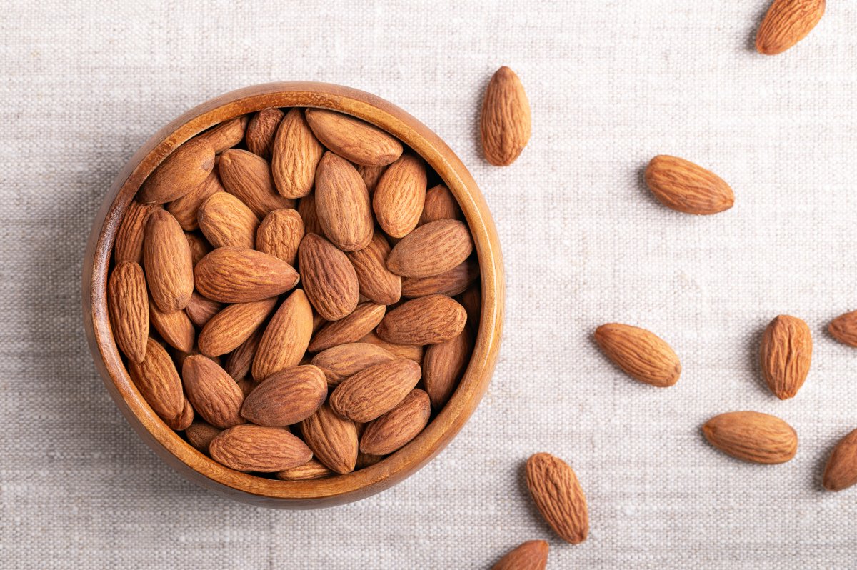 dlwogns1477's tweet photo. Just grabbed a bag of salted caramel almonds  Sharing the crunchiest, most satisfying snack vibes with you all today! Tag a friend who needs this in their life!， https://t.co/0lSYXYdFhL