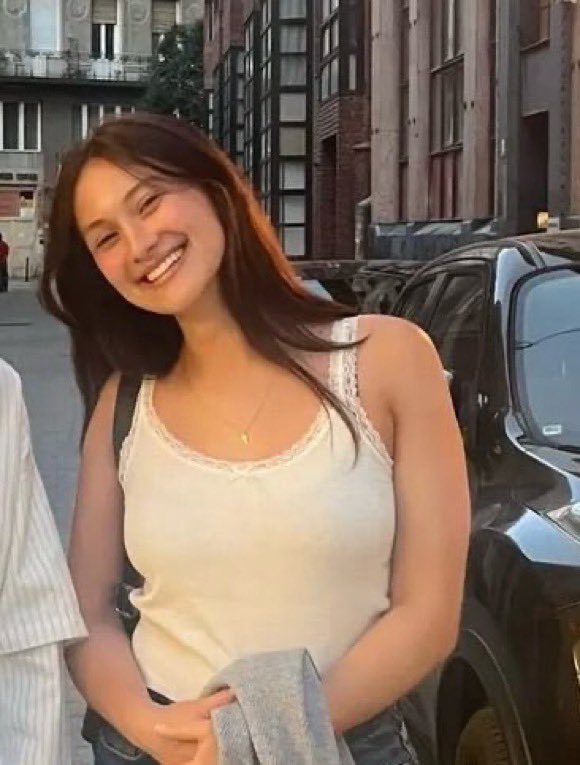 feelslikeours's tweet photo. the prettiest girl ever 😭🩷 https://t.co/RvHcFBAEoJ