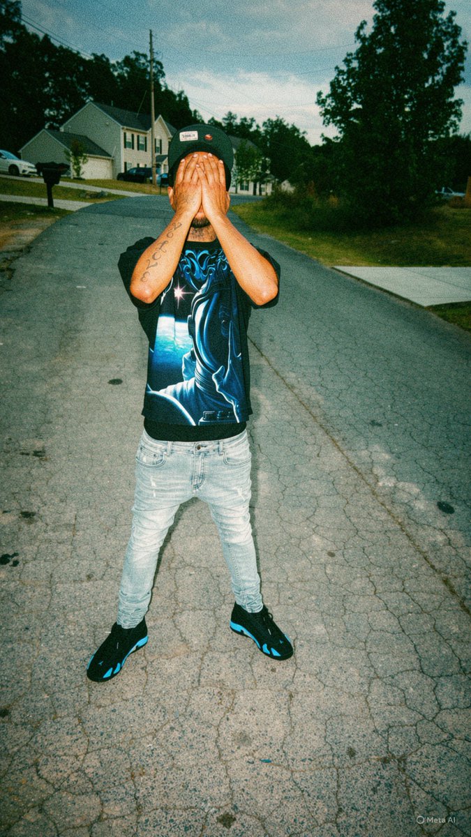 Jaqualinbackup's tweet photo. 3:40 am… yall follow me https://t.co/udopF8lK7f
