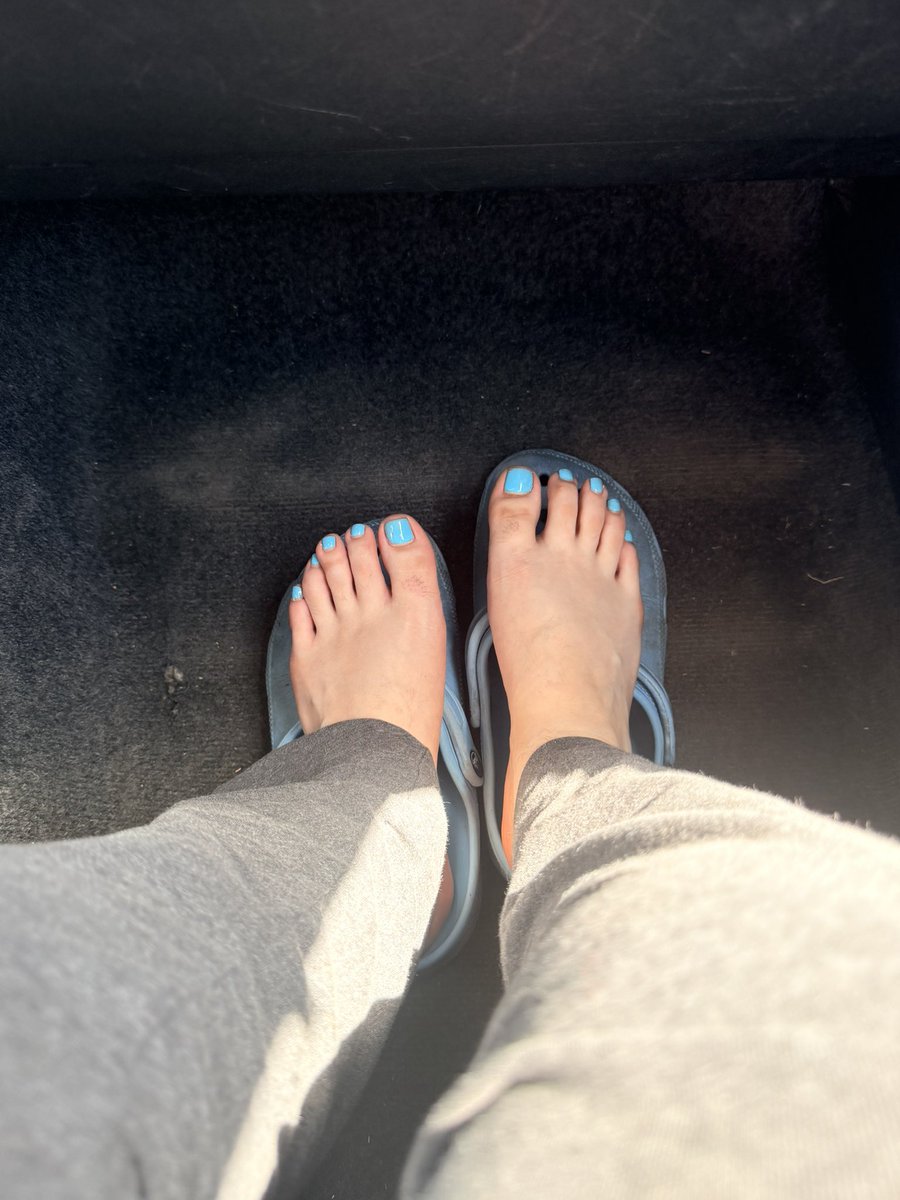footforthots's tweet photo. Chillen in the car with my feet on your dashboard😈 https://t.co/ItyGUrDzoO